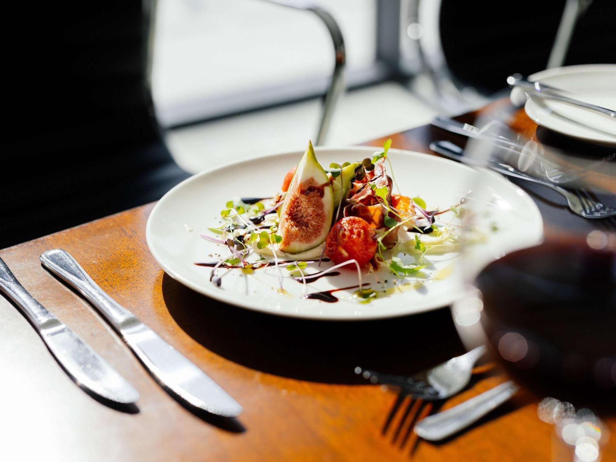 Отель Pullman Brisbane Airport Экстерьер фото A salad at the restaurant