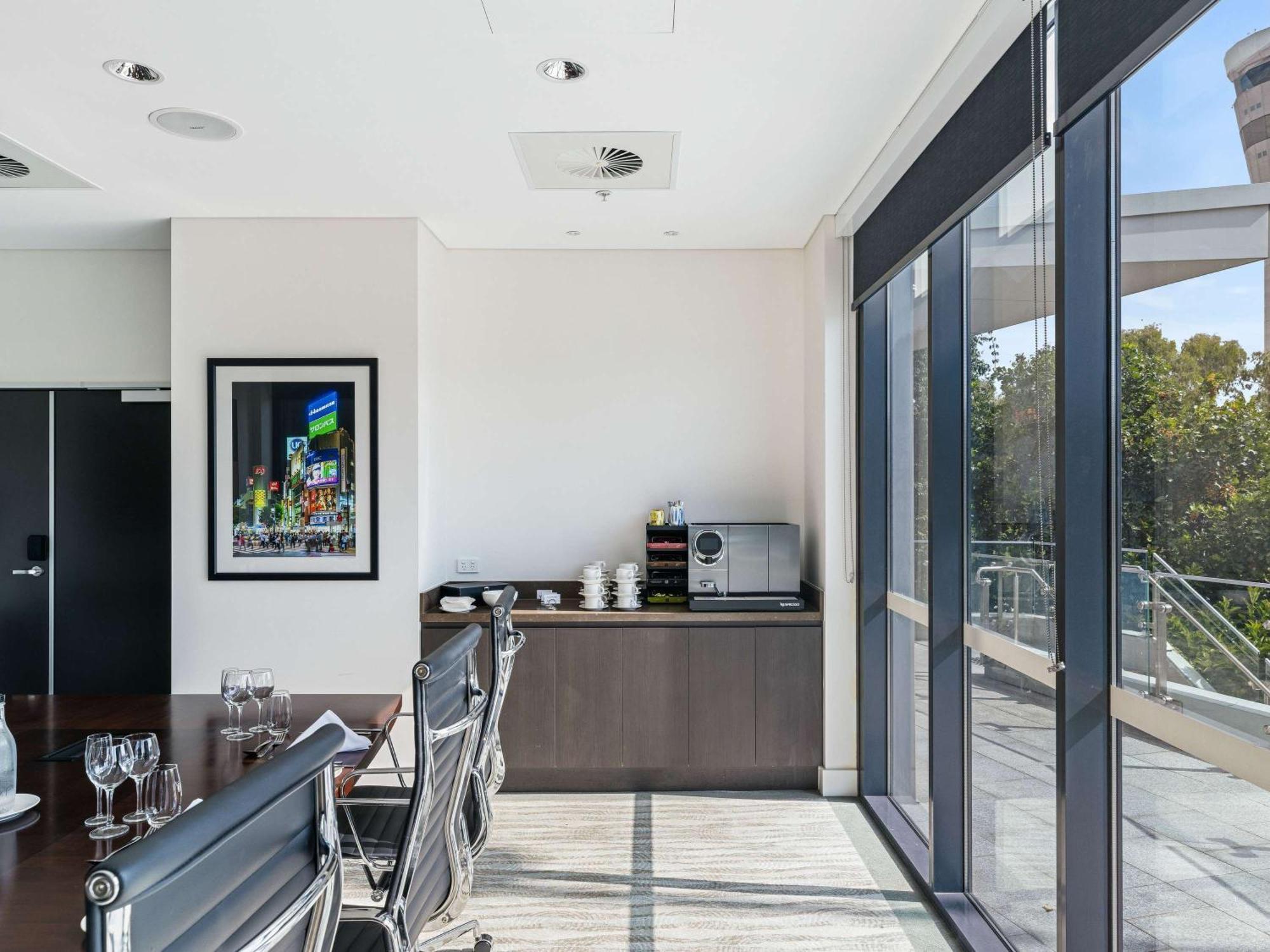 Отель Pullman Brisbane Airport Экстерьер фото The 10th floor boardroom at the new building