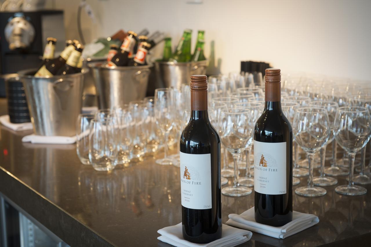 Отель Pullman Brisbane Airport Экстерьер фото Two bottles of wine